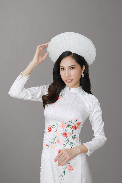 Lục Bảo Quyên hiện là bà chủ của thương hiệu áo cưới mang tên mình. Trước đó, Á hậu Lục Bảo Quyên từng lọt vào top 20 cuộc thi Hoa hậu Thế giới người Việt năm 2010 và trở về nước hoạt động nghề người mẫu tự do.