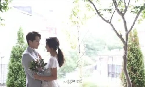 Ảnh cưới của em trai Kim Tae Hee