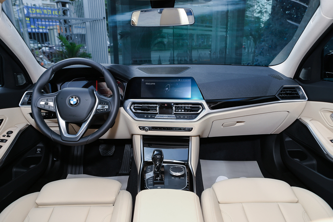 BMW 330i Sport Line - sedan hạng sang cỡ nhỏ cho người Việt trẻ