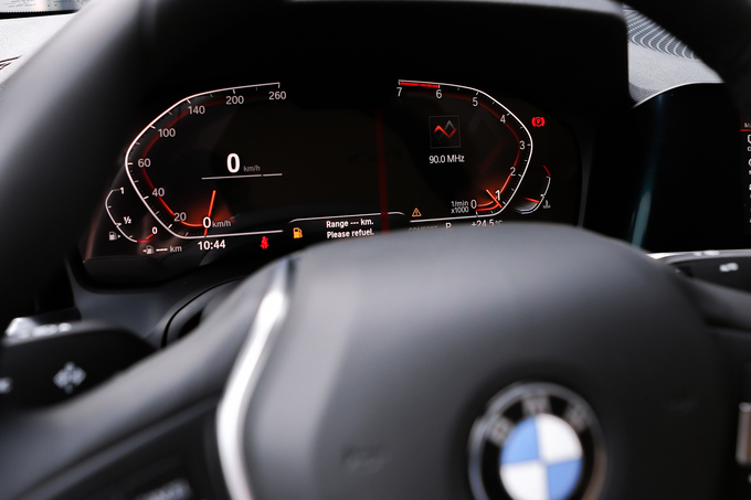 BMW 330i Sport Line - sedan hạng sang cỡ nhỏ cho người Việt trẻ