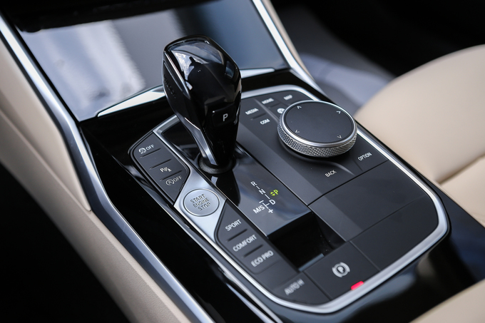 BMW 330i Sport Line - sedan hạng sang cỡ nhỏ cho người Việt trẻ