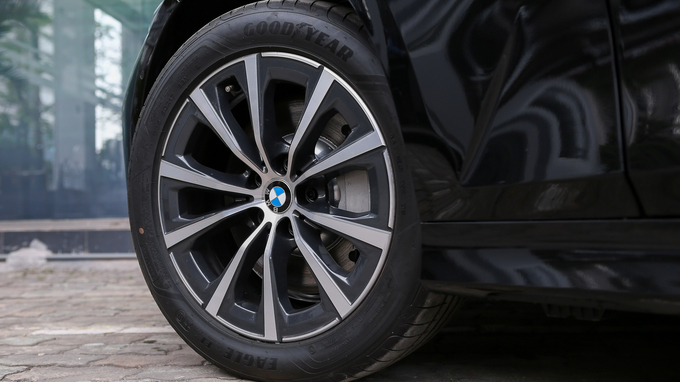 BMW 330i Sport Line - sedan hạng sang cỡ nhỏ cho người Việt trẻ