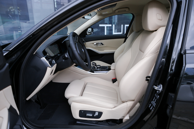 BMW 330i Sport Line - sedan hạng sang cỡ nhỏ cho người Việt trẻ