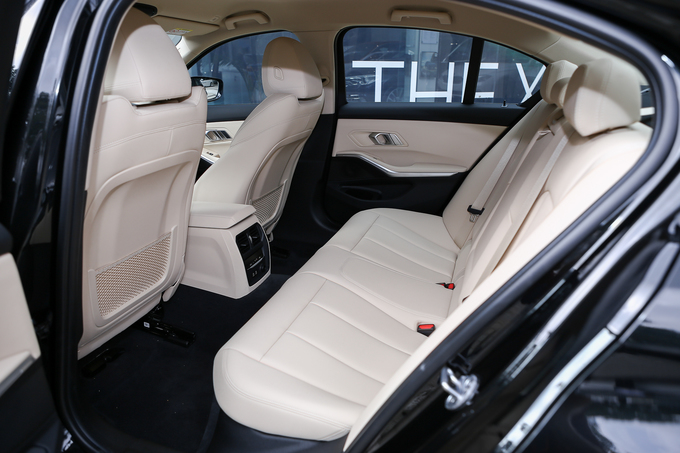 BMW 330i Sport Line - sedan hạng sang cỡ nhỏ cho người Việt trẻ