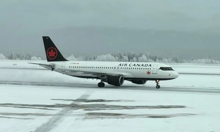 Máy bay của Air Canada tại sân bay thành phố Anchorage của Mỹ hôm 16/12. Ảnh: CBC.