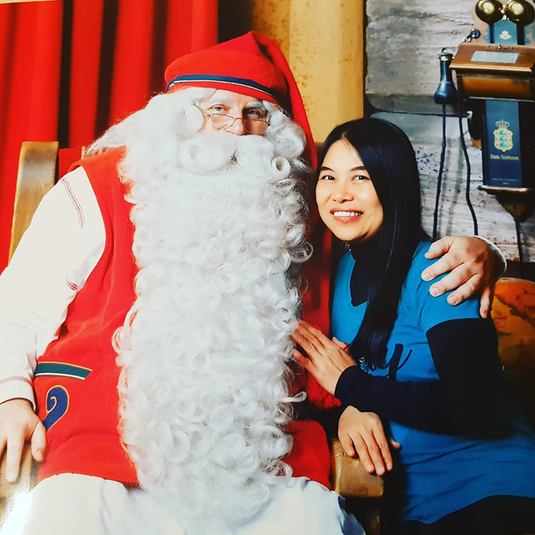 Đến làng Santa Claus, du khách được gặp trực tiếp ông già Noel với bộ râu trắng muốt.