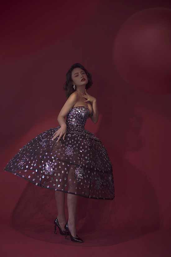 Với phương châm, mình tự thương mình thôi, Thái Trinh kiên quyết giảm cân và lột xác để chuẩn bị cho việc giới thiệu MV mới vào dịp cuối năm.