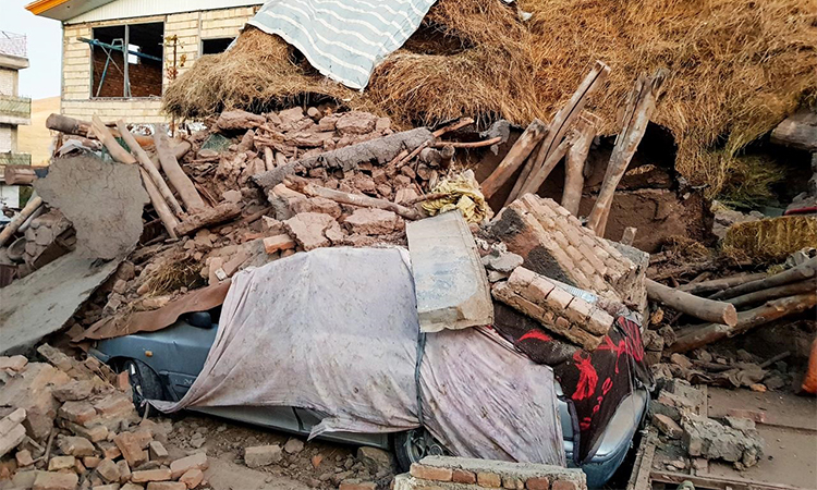 Động đất làm sập nhà ở làng Varankesh, tỉnh Đông Azerbaijan, Iran tháng trước Ảnh: Reuters.