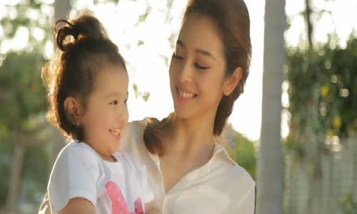 Jennifer Phạm và con gái