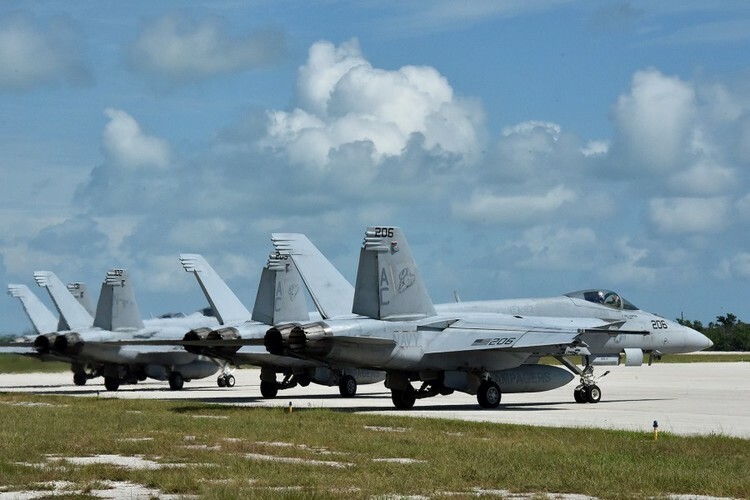 Máy bay chuẩn bị cất cánh trong căn cứ không quân của hải quân Mỹ tại Key West, bang Florida, hôm 9/10. Ảnh: Hải quân Mỹ.