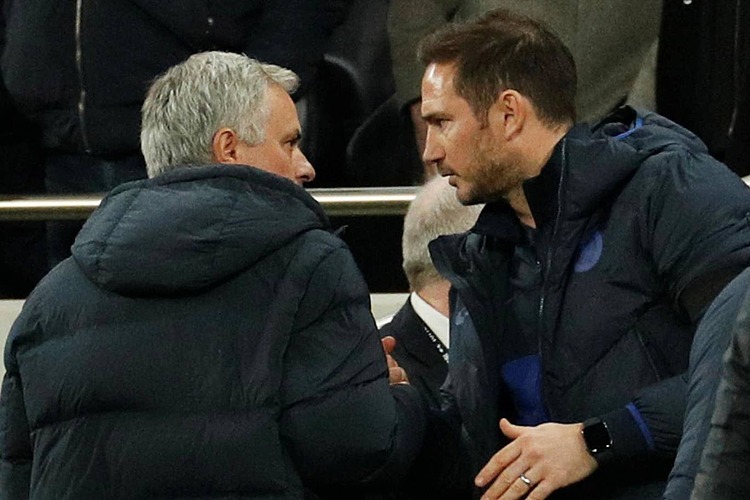Lampard (phải) nói rằng anh vẫn tôn trọng Mourinho bất kể phát biểu sau màn đấu trí giữa hai thầy trò ở vòng 18 Ngoại hạng Anh. Ảnh: Reuters.