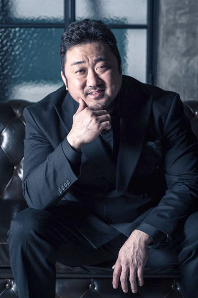 Ma Dong Seok xếp thứ hai danh sách với 18,2% bình chọn. Năm nay, anh có hai phim ăn khách gồm Trùm, cớm và ác quỷ và Biệt đội bất hảo (Bad Guys: The Movie). Ma Dong Seok được giới chuyên môn đánh giá là một trong những tài tử đảm bảo doanh thu phòng vé ở Hàn Quốc.