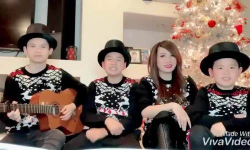 Mẹ con Trizzie Phương Trinh mừng Giáng sinh