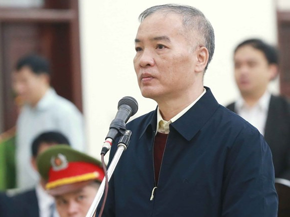 Ông Lê Nam Trà khai tại TAND Hà Nội. Ảnh: TTXVN