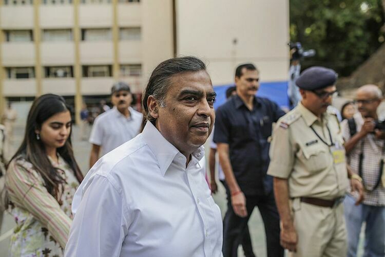 Mukesh Ambani hiện là người giàu nhất châu Á. Ảnh: Bloomberg
