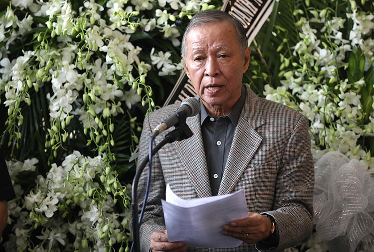 ông Trần Long Ẩn, Chủ tịch Hội âm nhạc TP HCM, đọc điếu văn