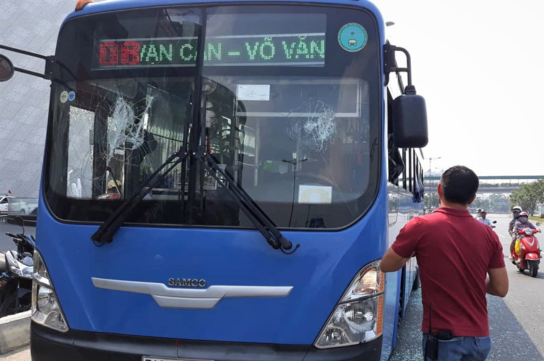 Chiếc xe buýt trong vụ tấn công kinh hoàng (Ảnh: Thanh Niên)