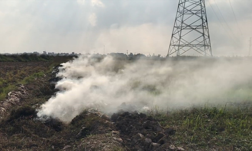 Ô nhiễm từ đốc rác than tổ ong.mp4