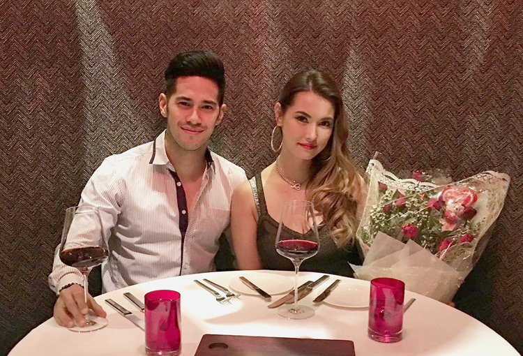 14/2 năm nay đánh dấu hai năm hai người bên nhau. Jose Sarasola đăng trên Instagram ảnh kỷ niệm bên bạn gái Anh biết chúng ta có những thăng trầm, cần vượt qua những thử thách. Nhưng chúng ta còn có nhiều hơn những khoảnh khắc, kỷ niệm vui vẻ bên nhau. Ở bên em, mọi áp lực và vấn đề trên thế giới đều tan biến. Cảm ơn em vì luôn chăm lo cho anh. Anh sẽ luôn bên em, dù có thế nào. Mừng ngày lễ tình yêu. Anh yêu em.