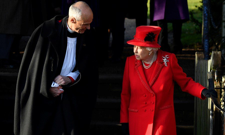 Nữ hoàng Anh rời nhà thờ St Mary Magdalene ở Sandringham, hạt Norfolk, miền đông Anh sau buổi lễ ngày 25/12. Ảnh: AFP.