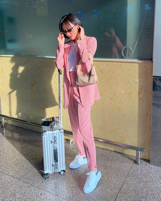 Trên đường đua phong cách street style, danh hài Diệu Nhi cũng không để mình kém cạnh các fashionista nổi tiếng của showbiz. 