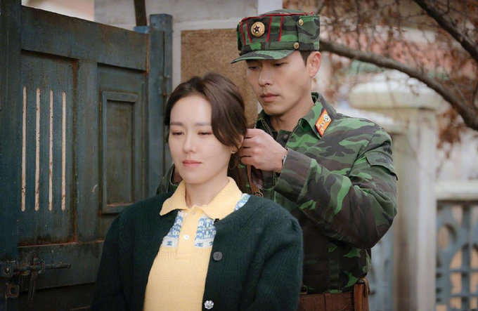 Hyun Bin diễn cảnh hôn Son Ye Jin