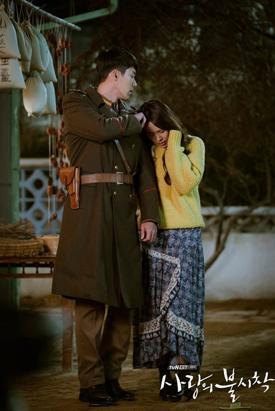 Hyun Bin diễn cảnh hôn Son Ye Jin