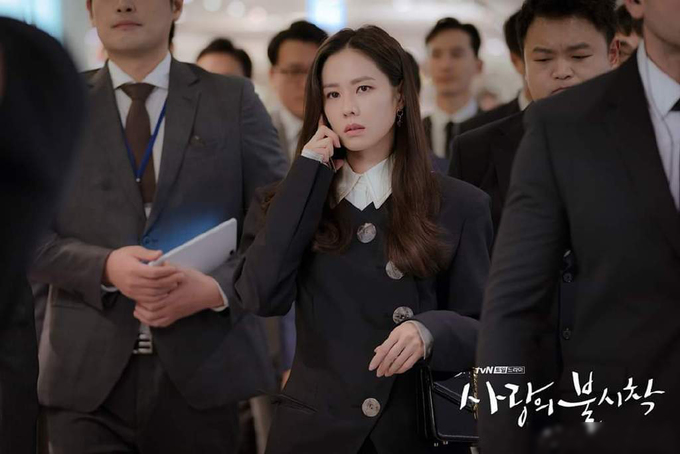 Son Ye Jin mặc xa xỉ trong phim mới