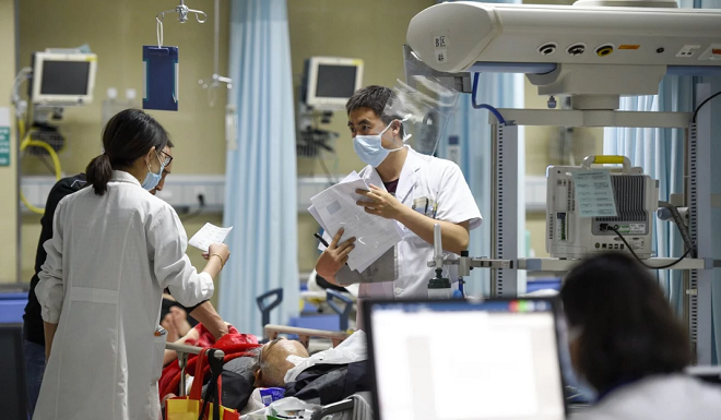 Trong 10 năm trở lại đây, Trung Quốc có tổng cộng 362 nhân viên y tế bị thương và 24 người thiệt mạng. Ảnh: Xinhua