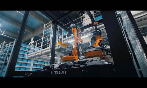 Uniqlo dùng robot thay công nhân đóng gói sản phẩm