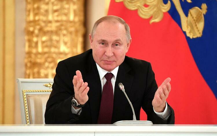 Tổng thống Nga Vladimir Putin phát biểu trong cuộc họp với cộng đồng doanh nhân tại điện Kremlin, Moskva hôm 25/12. Ảnh: Reuters.