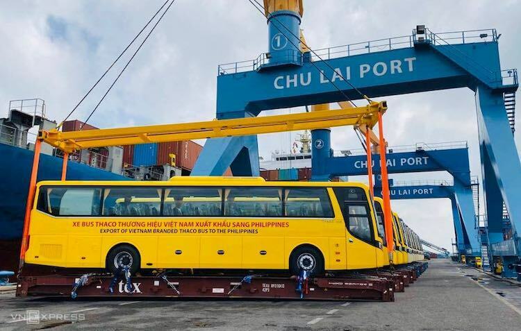 Lô xe bus đầu tiên được Thaco xuất khẩu sang thị trường Philippines. Ảnh: H.Thu