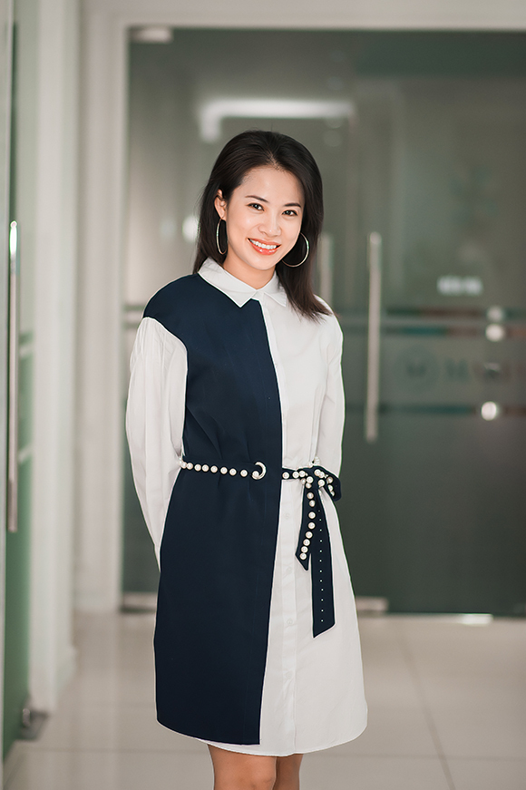 Khuất Quỳnh Hoa được nhiều người biết đến phim Hôn nhân trong ngõ hẹp. Sau đó, cô vắng bóng một thời gian rồi mới trở lại màn ảnh nhỏ với Nàng dâu order và Những công dân gương mẫu.
