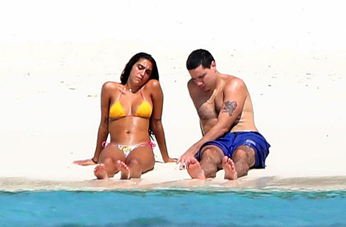 Khi còn ở tuổi teen, cô từng hẹn hò nam diễn viên Timothee Chalamet - mỹ nam từng đóng trong Call Me by Your Name, Interstellar, A Rainy Day in New York và Lady Bird. Cả hai là bạn học cùng trường Trung học Âm nhạc và Nghệ thuật Fiorello H. La Guardia ở New York.