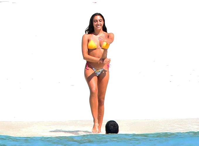 Con gái cả của Madonna hiện là một người mẫu, nhà thiết kế và ca sĩ. Từ năm 14 tuổi, Lourdes đã giúp mẹ thiết kế thương hiệu thời trang và làm đẹp Material Girl. Người đẹp gần đây làm người mẫu cho Stella McCartney và từng trình diễn ở Tuần lễ thời trang New York.