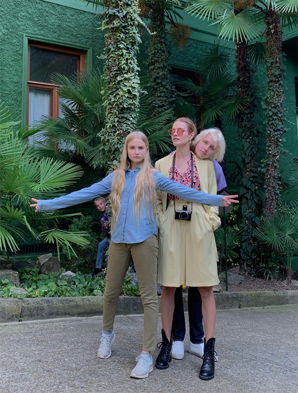 Mẹ con Natalia có nhiều chuyến đi cùng nhau để tìm hiểu văn hóa, lịch sử nước Nga. Dù bận rộn nhưng cô luôn cố gắng dành nhiều thời gian cho con cái.