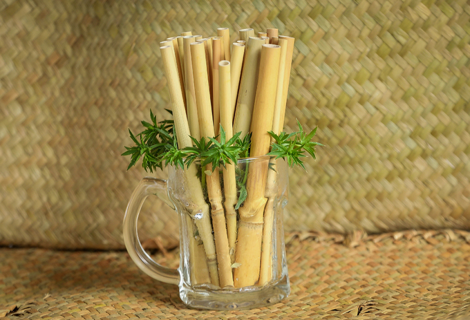 Ống hút từ cỏ sậy