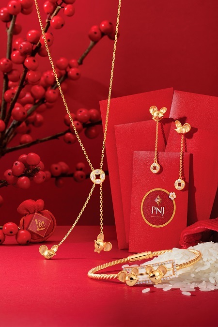 Dòng trang sức Kim Tý cũng hứa hẹn hút khách nhờ nét cá tính và trẻ trung. Phiên bản này hứa hẹn trở thành điểm nhấn trên thị trường quà tặng trong mùa Thần Tài và Valentine năm nay.