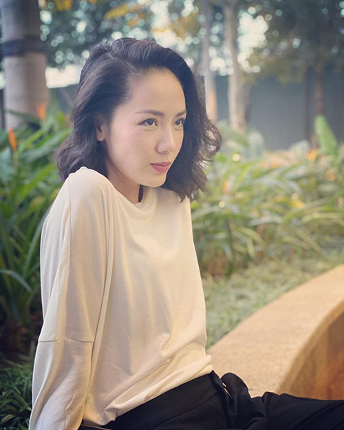 Phương Linh sinh năm 1984, tức Giáp Tý và là một trong số ít nữ nghệ sĩ sinh năm này vẫn độc thân. Nữ ca sĩ được nhiều người chú ý từ khi tham gia cuộc thi Sao Mai 2005 và Sao Mai điểm hẹn 2006. Từ đó, Phương Linh gắn liền với những bản tình ca.
