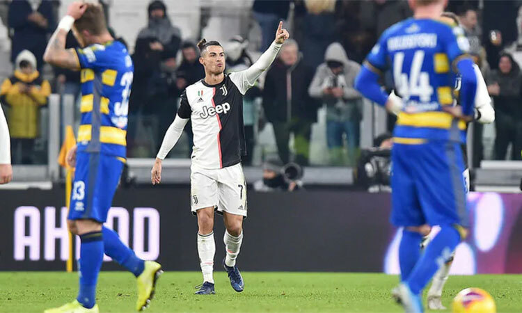 Hai bàn vào lưới Parma giúp Ronaldo có 16 bàn tại Serie A mùa này, đứng thứ nhì trong danh sách phá lưới, chỉ sau người dẫn đầu với 26 bàn - Ciro Immobile (Lazio). Ảnh: ANSA. 