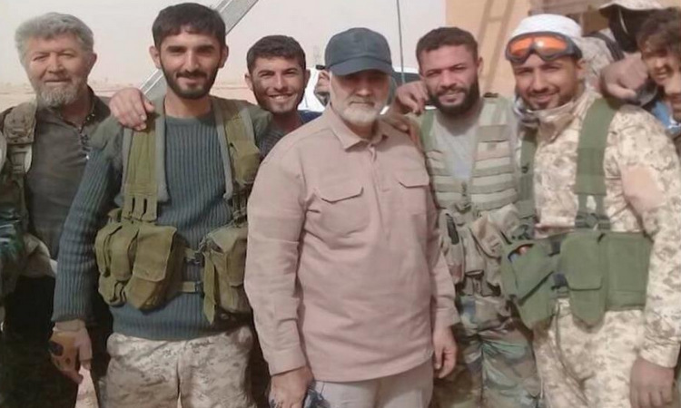Tướng Soleimani (giữa) trong chiến dịch tại Aleppo năm 2015. Ảnh: Al Jazeera.