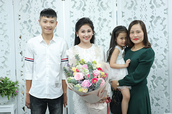 NSƯT Tố Nga mừng học trò ra MV - 3