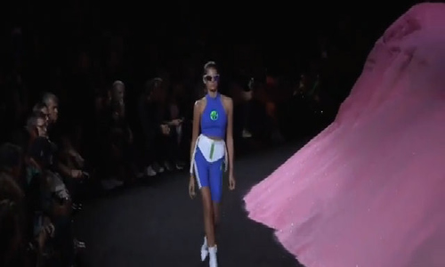 Kaia Gerber ở show Fenty x Puma