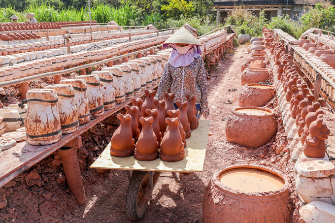 Làng gốm làm 'chuột vàng' mùa Tết