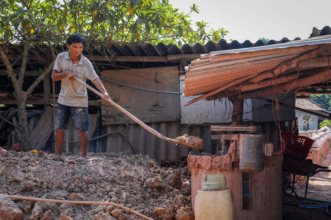 Làng gốm làm 'chuột vàng' mùa Tết