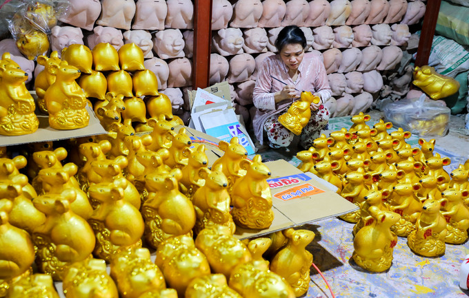 Làng gốm làm 'chuột vàng' mùa Tết