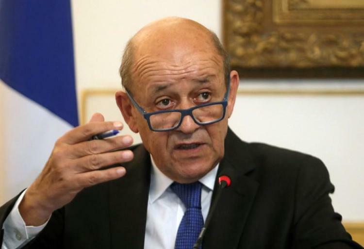 Ngoại trưởng Pháp Jean-Yves Le Drian phát biểu trong cuộc họp báo tại thủ đô Cairo, Ai Cập hồi tháng 9/2019. Ảnh: Reuters.