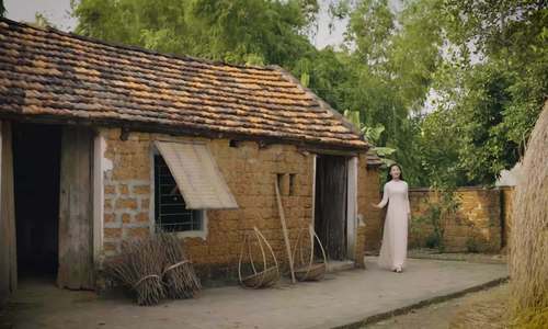 NSƯT Tố Nga mừng học trò ra MV