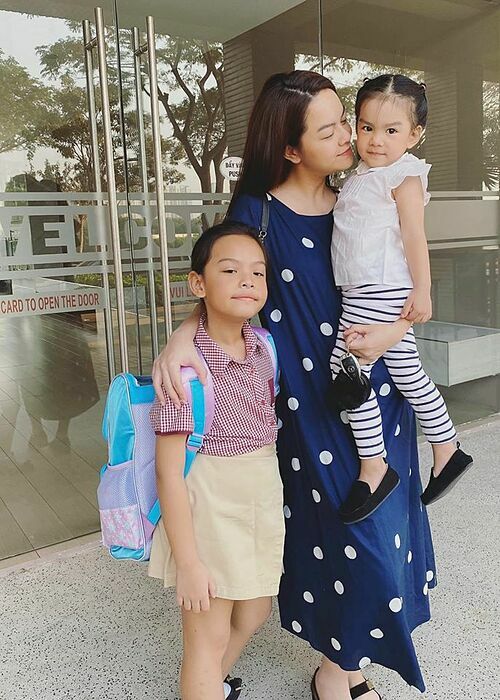 Phạm Quỳnh Anh dành trọn một ngày để nghỉ ngơi bên hai con gái và làm điều mình thích.