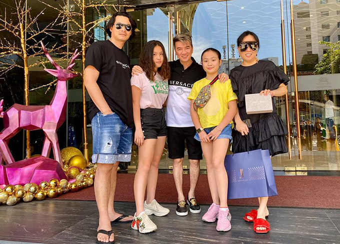 Sáng 1/1 như mọi năm Mr Đàm luôn đến thăm, chúc Tết Phượng Chanel. Hai người chơi thân hơn chục năm nay.